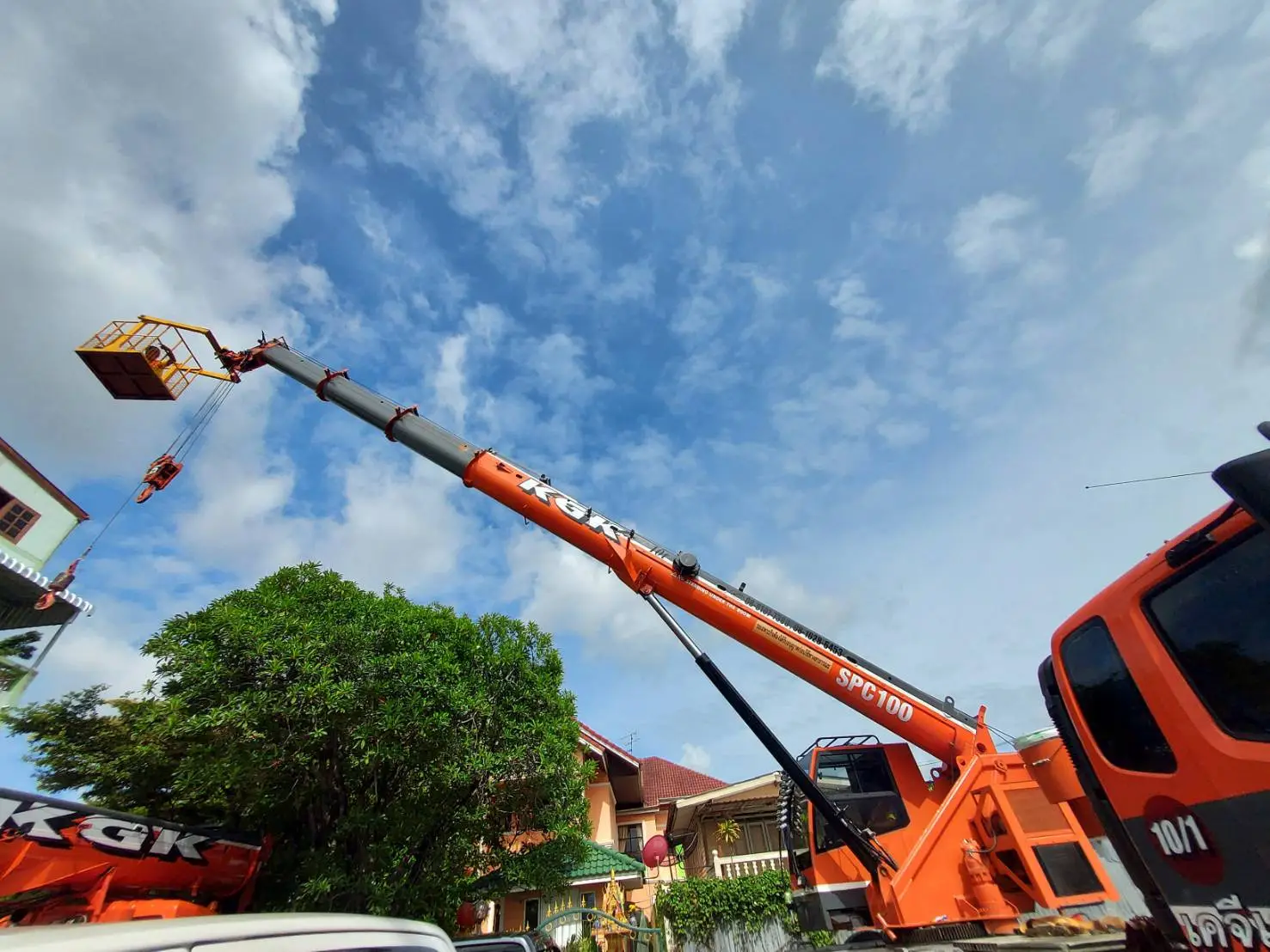 รถเครนติดกระเช้าให้เช่า