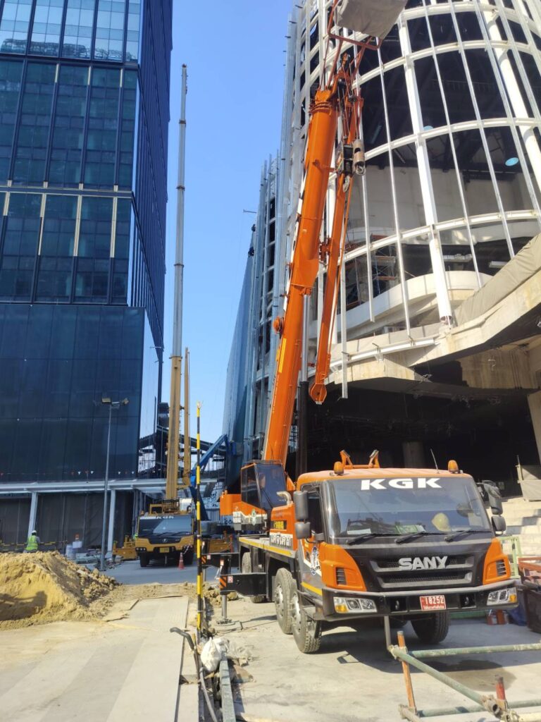 เครนชนิดเคลื่อนที่ (Mobile Cranes)